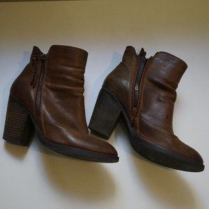 Steve Madden Size 7 Ryatt Cognac Leather Zip Up heeled Booties
